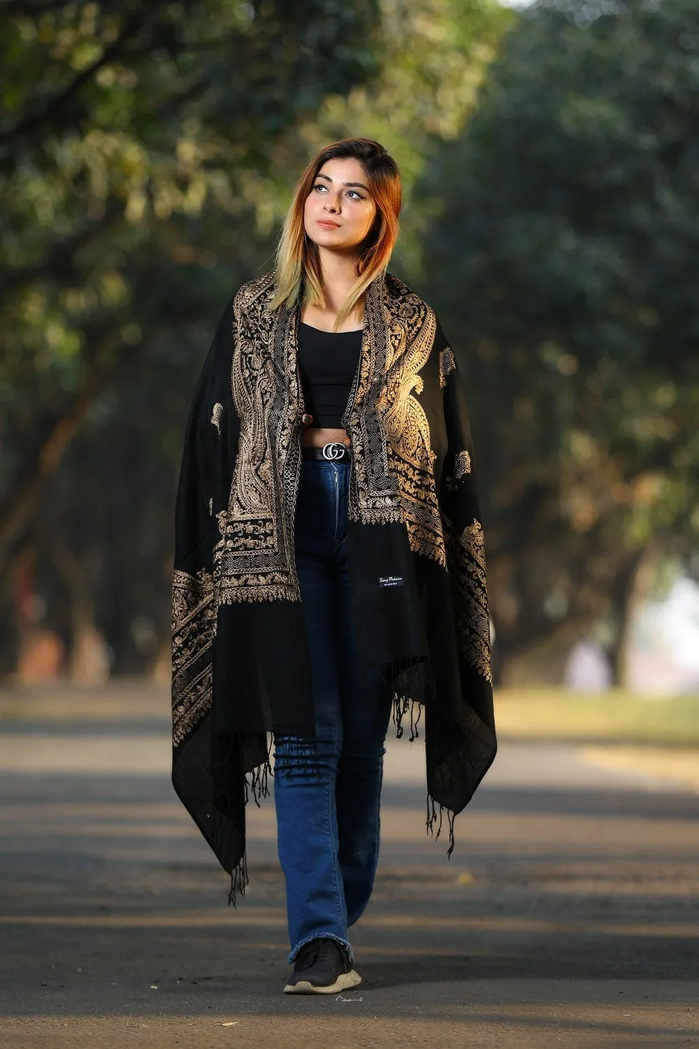 ELEGANT BLACK COLOUR KASHMIRI  STOLE WITH CLASSY SWAROVSKI WORK DEFINES FEMINISM AND ENHANCES SOPHISTICATION