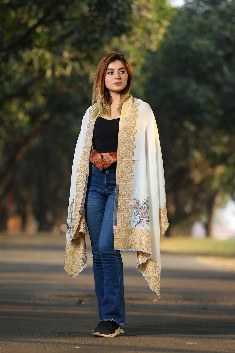 IVORY WHITE COLOUR KANI KASHMIRI STOLE DEFINES FEMINISM AND ENHANCES SOPHISTICATION