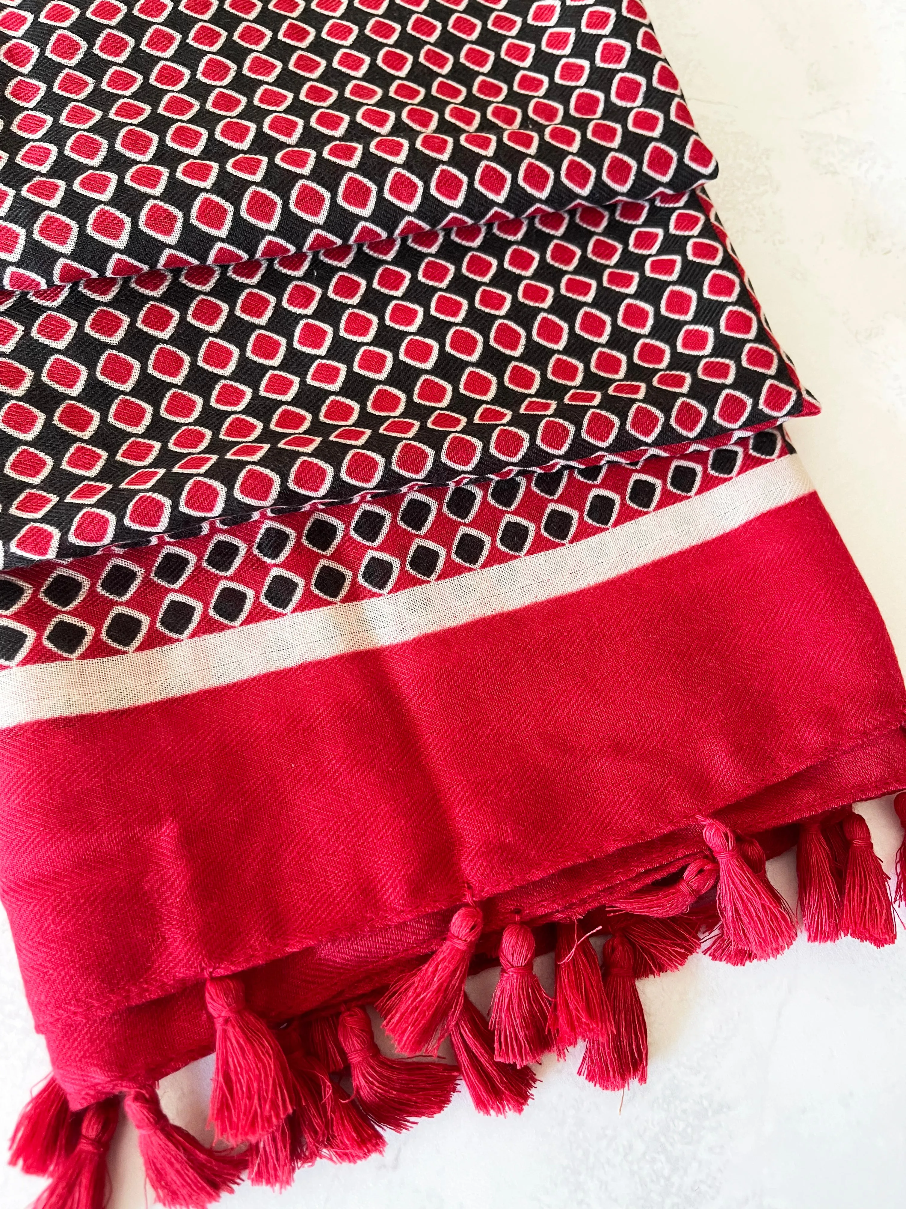 LARGE RED DIAMOND PRINT SHAWL SCARF WITH TASSELS